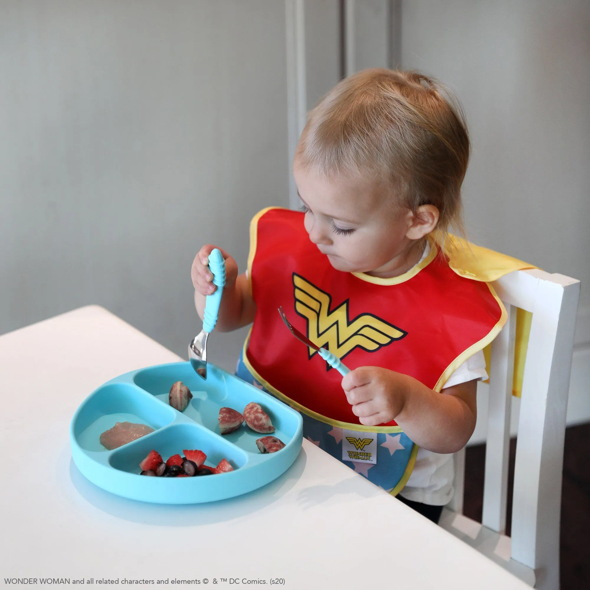 DC Comics Wonder Woman SuperBib with Cape