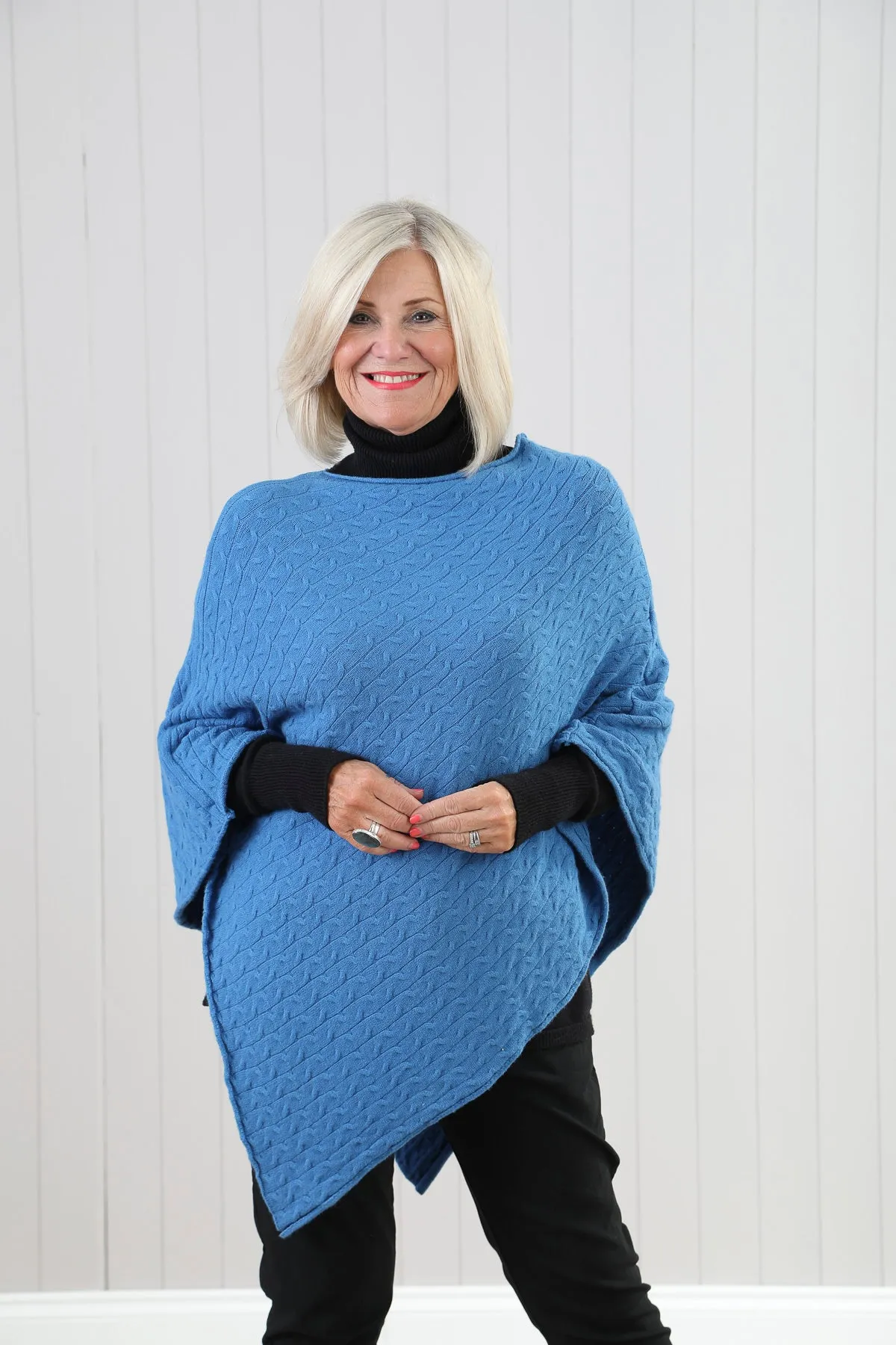 Goose Island 4610 Plain Cable Knit Poncho (2 Colours)