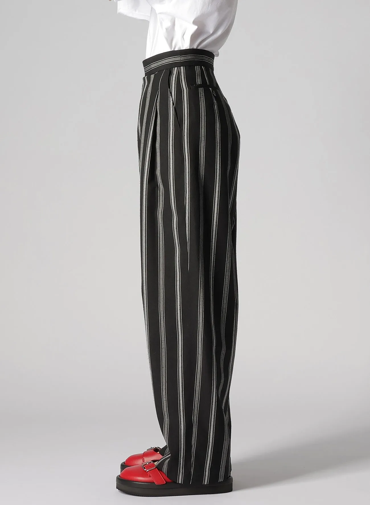 HARD TWISTED STRIPE PLEATED PANTS