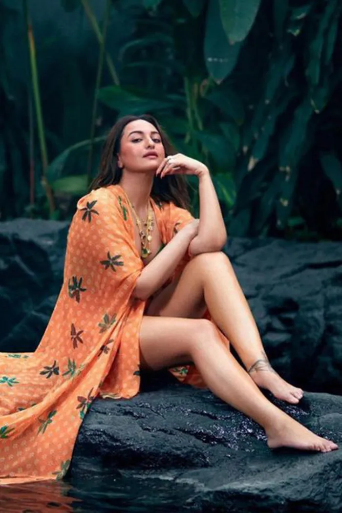 Sonakshi cape